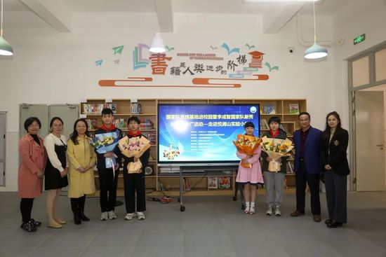 国产人在线成免费视频麻豆