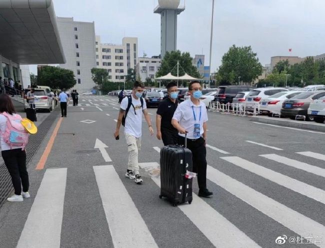 室友俱乐部服务员和小姐