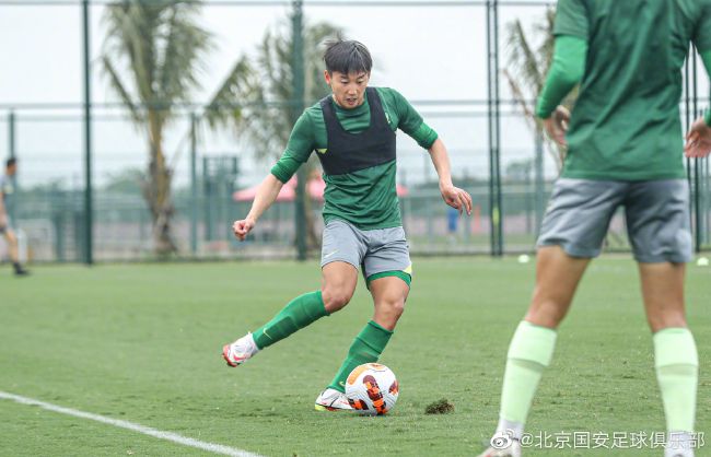 情侣的小跟班